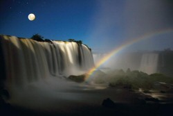 Noites de Lua Cheia nas Cataratas