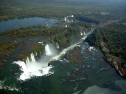 Vista Completa das Cataratas do Iguaçu