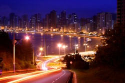 Vista Noturna - Estrada da Rainha<